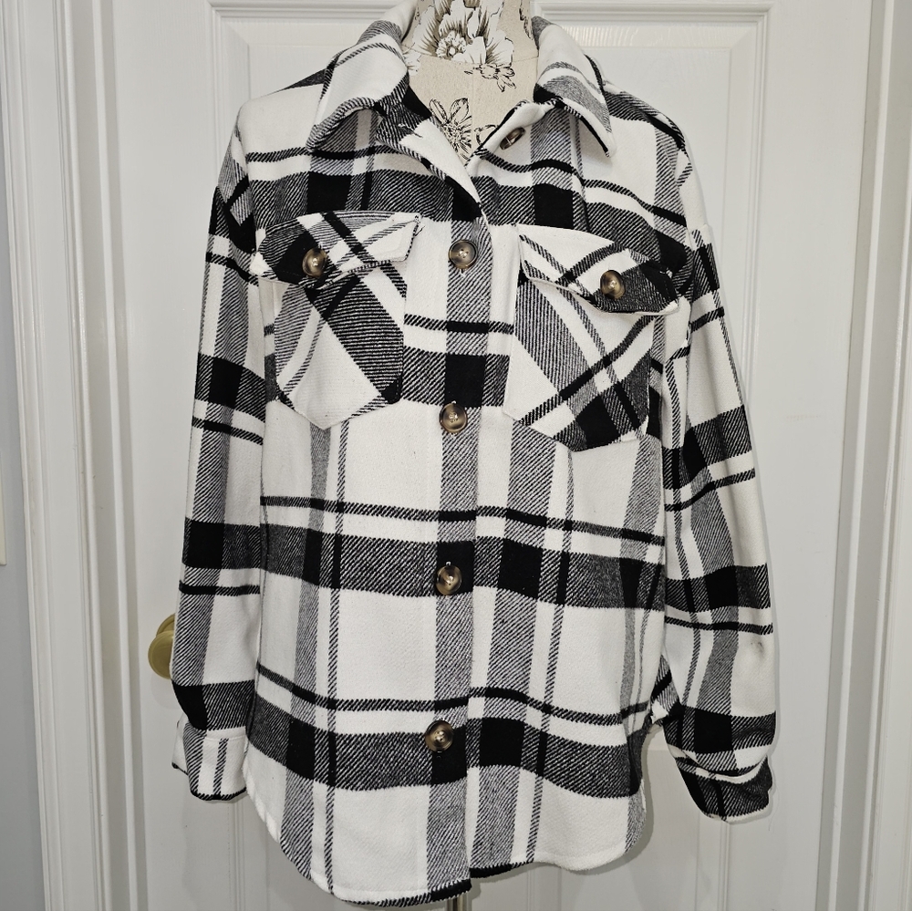 Love Tree, Plaid Women's Shacket - Black and White, Size Small, NWOT - Picture 2 of 9